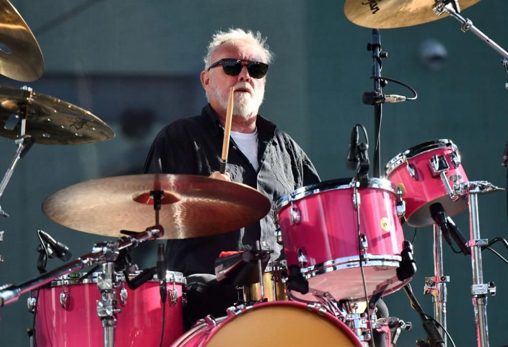 Queen: Roger Taylor ha pubblicato a sorpresa un brano inedito solista. Ascolta qui "Gangsters Are Running This World"
