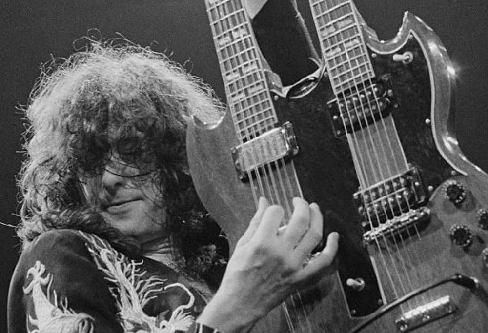 Play It Loud, i grandi strumenti della storia del rock in mostra al Metropolitan Museum di New York! Guarda le foto