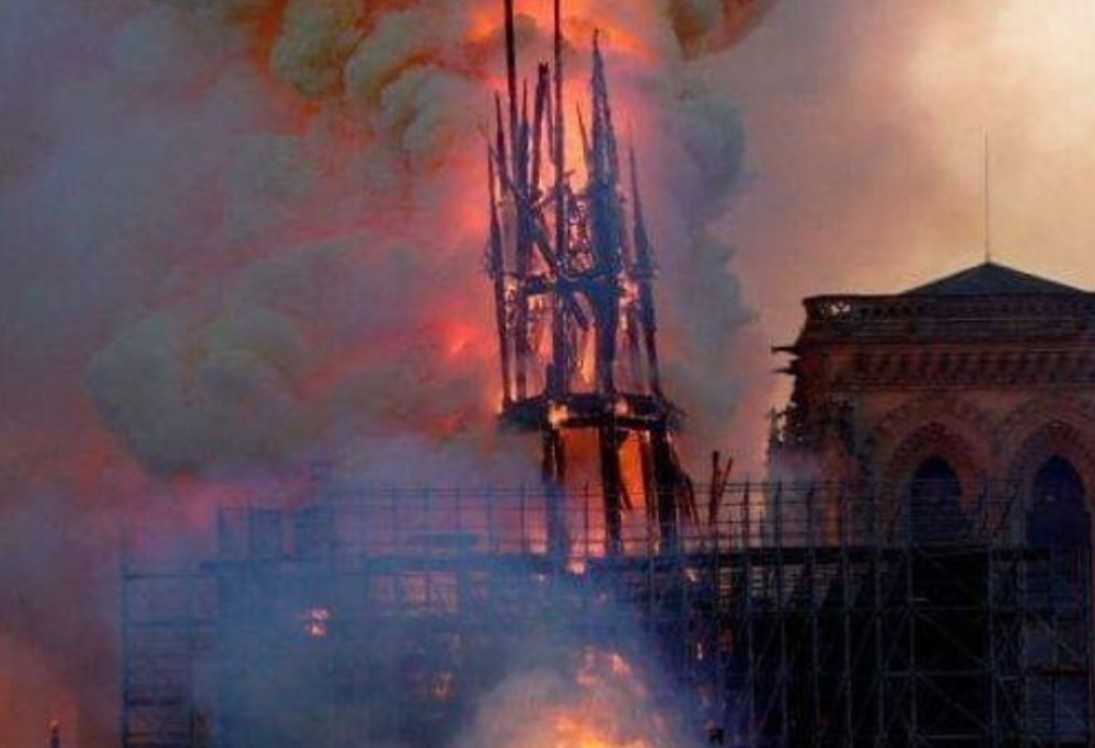 Notre Dame: l’omaggio delle rockstar sui social