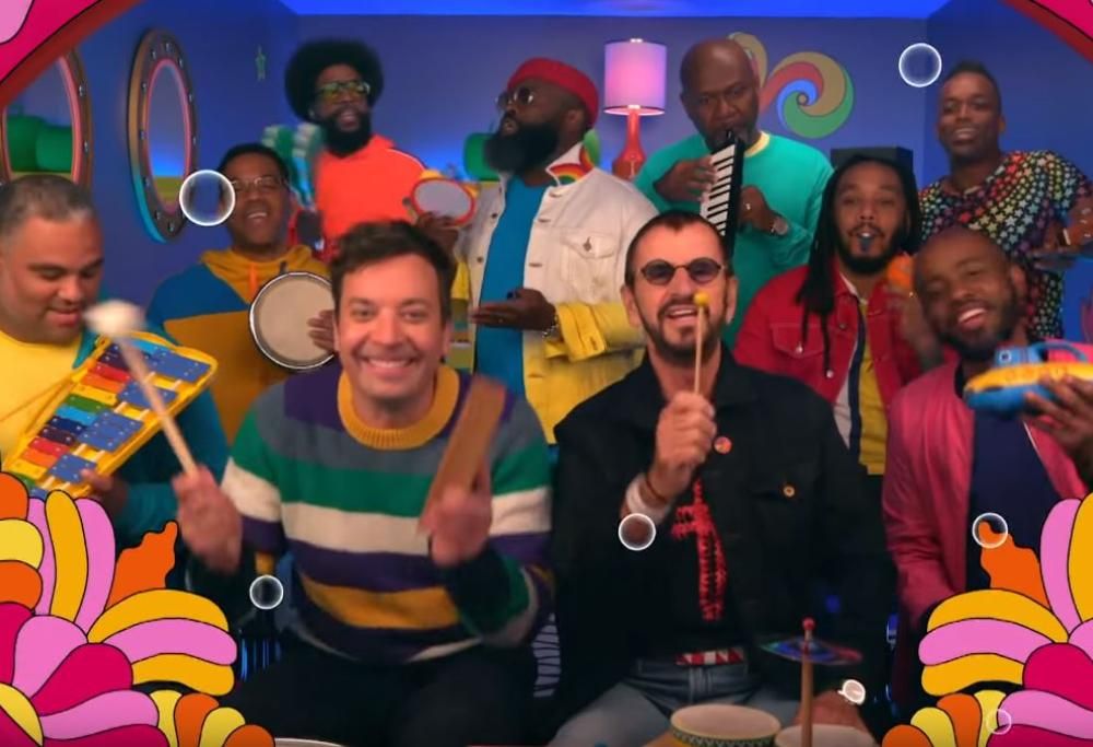 Ringo Starr ha suonato Yellow Submarine con gli strumenti per bambini da Jimmy Fallon! Guarda il video