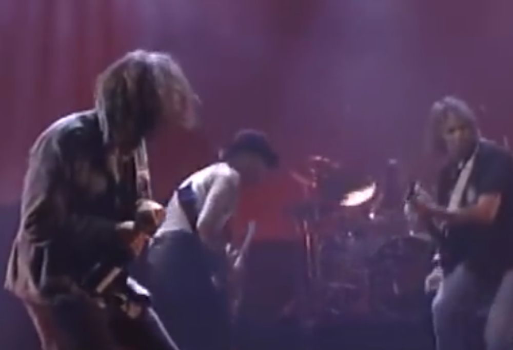 Neil Young & Pearl Jam - Rockin' In The Free World