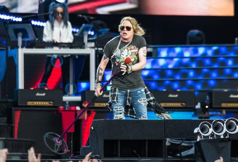 Guns N' Roses: omaggio a Glenn Campbell con una cover di Wichita Lineman. Guarda il video