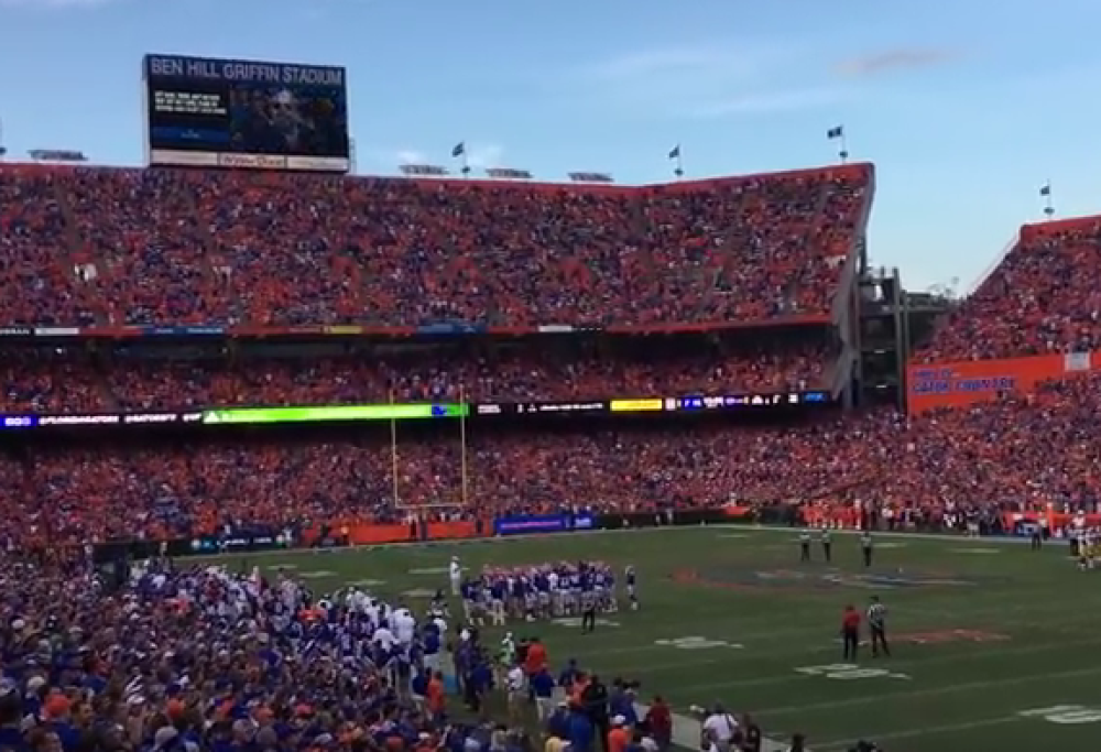 Tom Petty: tutto lo stadio canta I Won't Back Down. Guarda il video da brividi