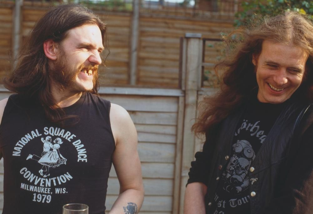 E’ morto ‘Fast’ Eddie Clarke, il chitarrista storico dei Motorhead. Guarda le sue foto più belle con la band e il tweet d’addio di Phil Campbell e Mikkey Dee