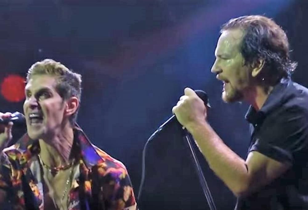 I Pearl Jam eseguono Mountain Song dei Jane's Addiction con Perry Farrell. Guarda il video