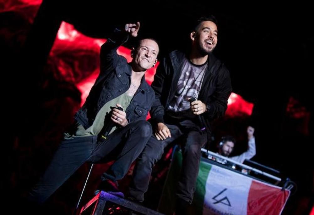 Linkin Park: la band mette in vendita all’asta più di duecento strumenti per beneficenza. Guarda le foto