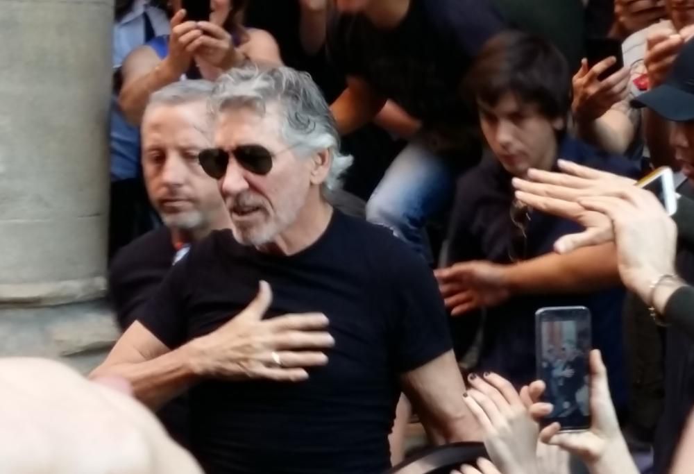 Roger Waters: guarda le foto con i fan a Bologna