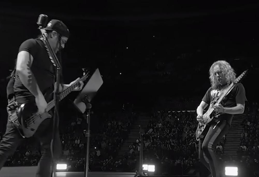 Metallica: Robert Trujillo e Kirk Hammett eseguono la cover di The Final Countdown a Stoccolma! Guarda il video