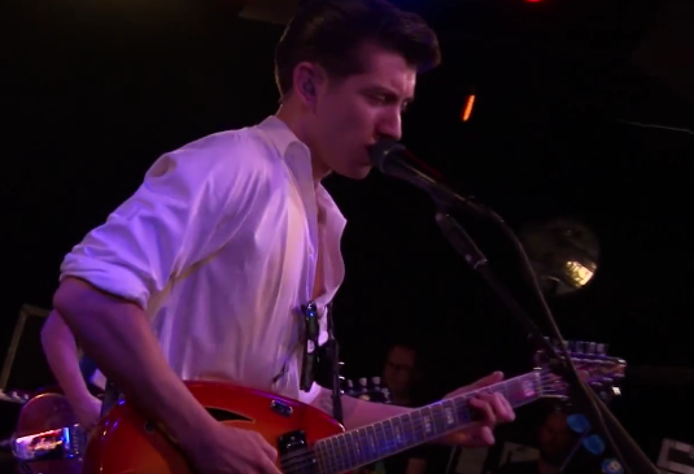 Arctic Monkeys - Do I Wanna Know? (live)