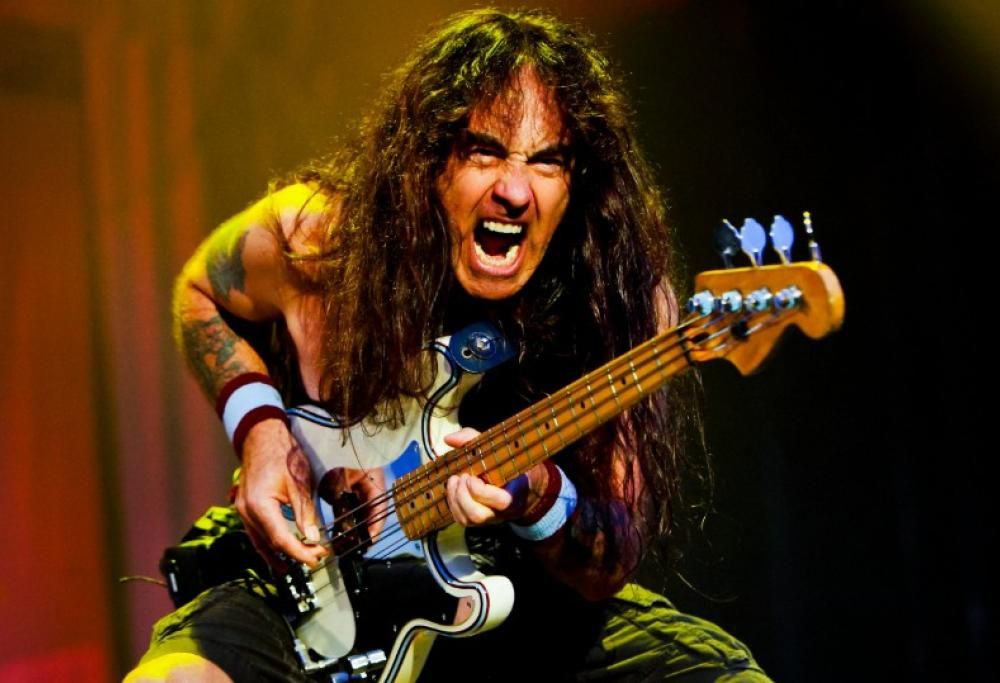 Iron Maiden: all’asta il testo originale di 2 Minutes To Midnight per beneficenza! Guarda le foto