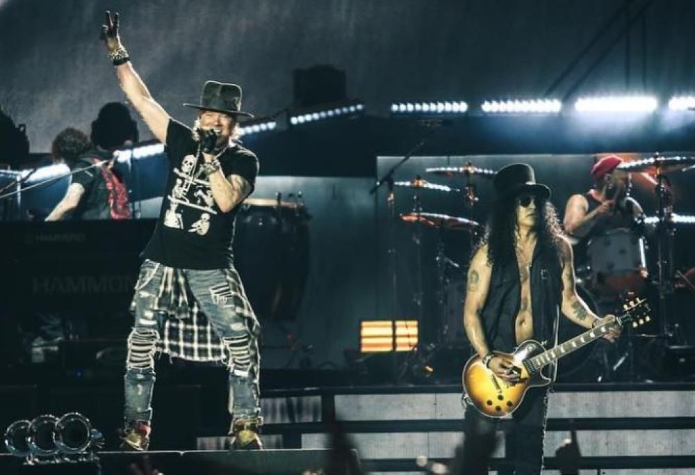 Guns N' Roses: Axl canta per la prima volta Slither dei Velvet Revolver dal vivo. Guarda il video