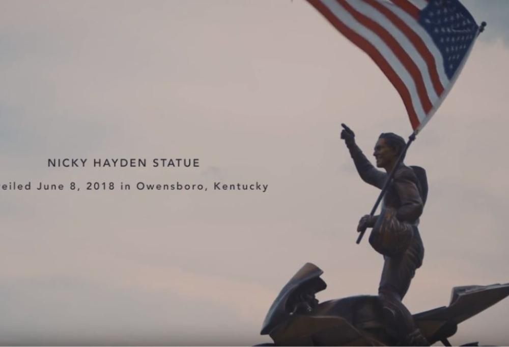 Nicky Hayden: inaugurata la statua in suo onore nella citta di Owensboro. Guarda il video
