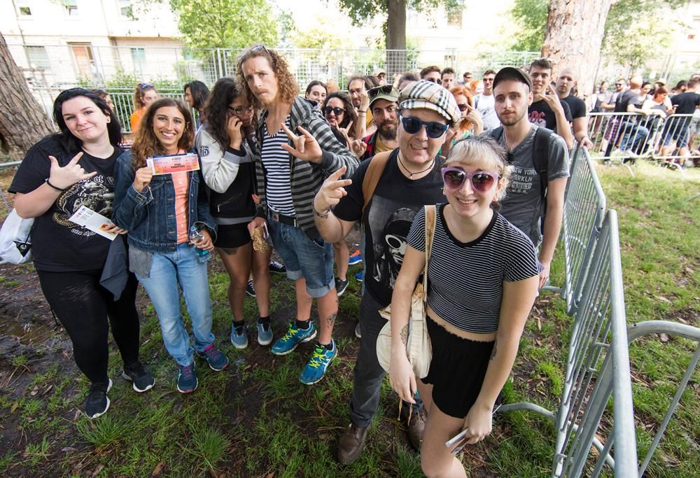 Firenze Rocks: le foto del pubblico prima di entrare alla Visarno Arena