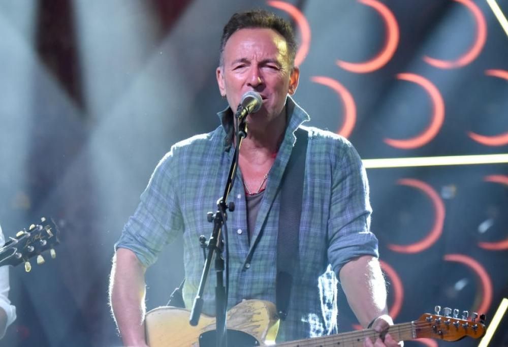 Bruce Springsteen: il boss ha suonato alla riapertura dell’Asbury Lanes! Guarda le foto e i video della serata