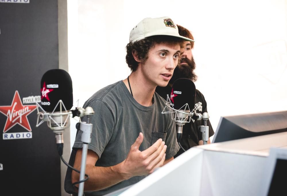 Ron Gallo ospite a Virgin radio. Guarda le foto dell’intervista con Andrea Rock