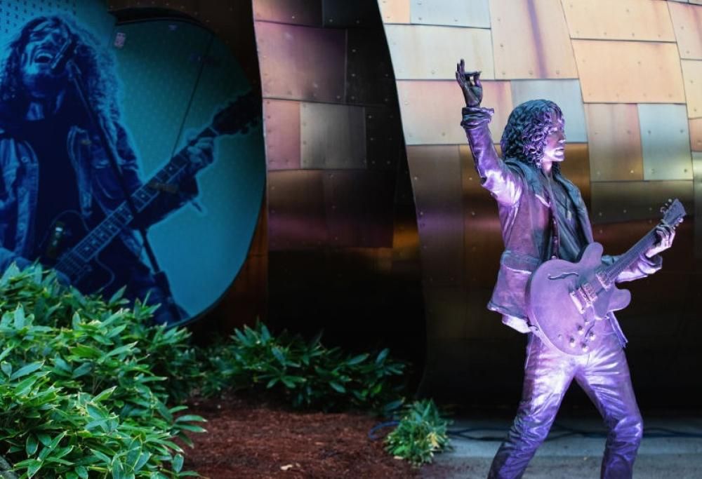 Chris Cornell: inaugurata statua commemorativa del leader di Soundgarden e Audioslave. Guarda le foto