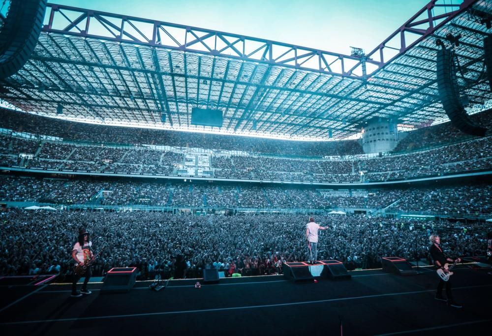 Guns N’ Roses: le foto e la scaletta del concerto allo Stadio San Siro di Milano