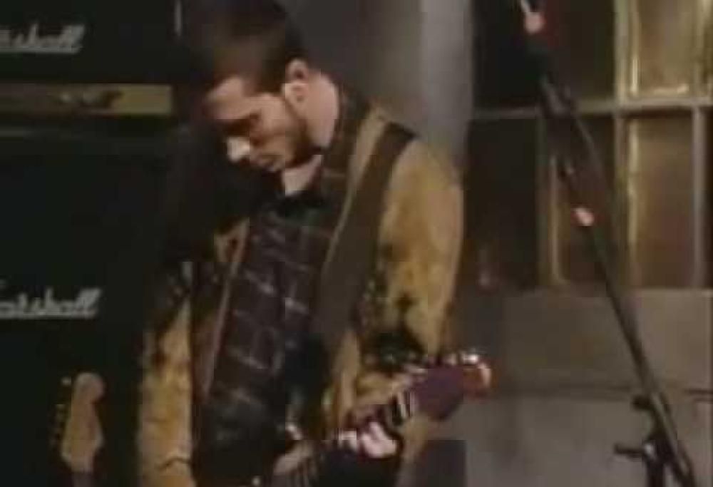 Red Hot Chili Peppers - Under The Bridge (Saturday Night Live 1992)