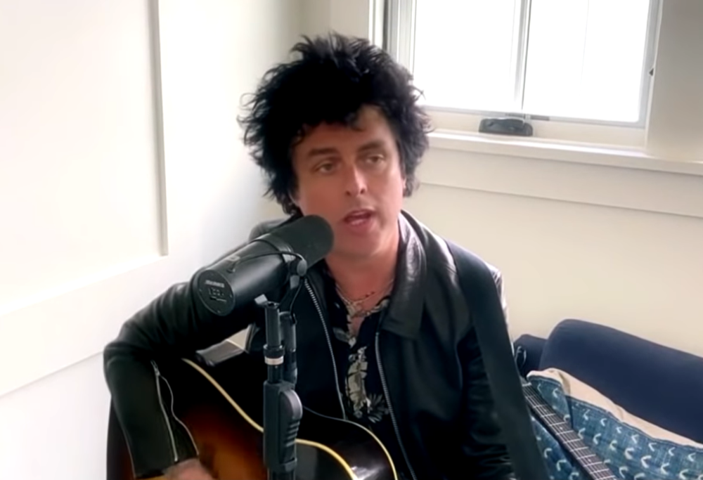 Green Day, Billie Joe Armstrong pubblica un nuovo brano registrato in quarantena. Ascolta qui "War Stories"