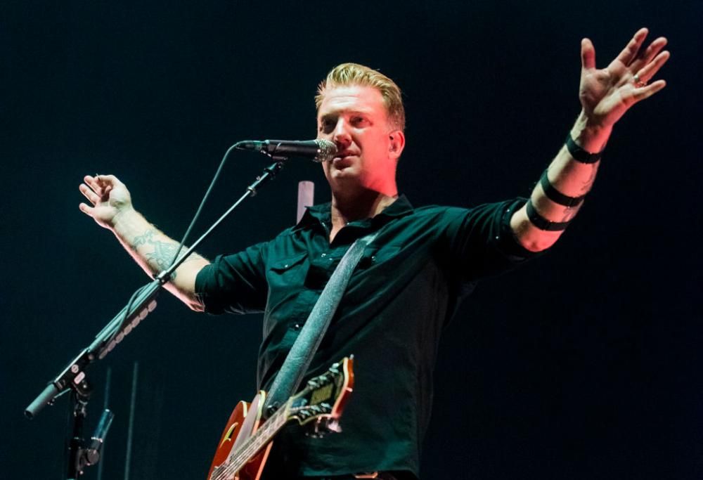 Coronavirus, i Queens Of The Stone Age pubblicano un concerto integrale per i fan in quarantena. Guardalo qui