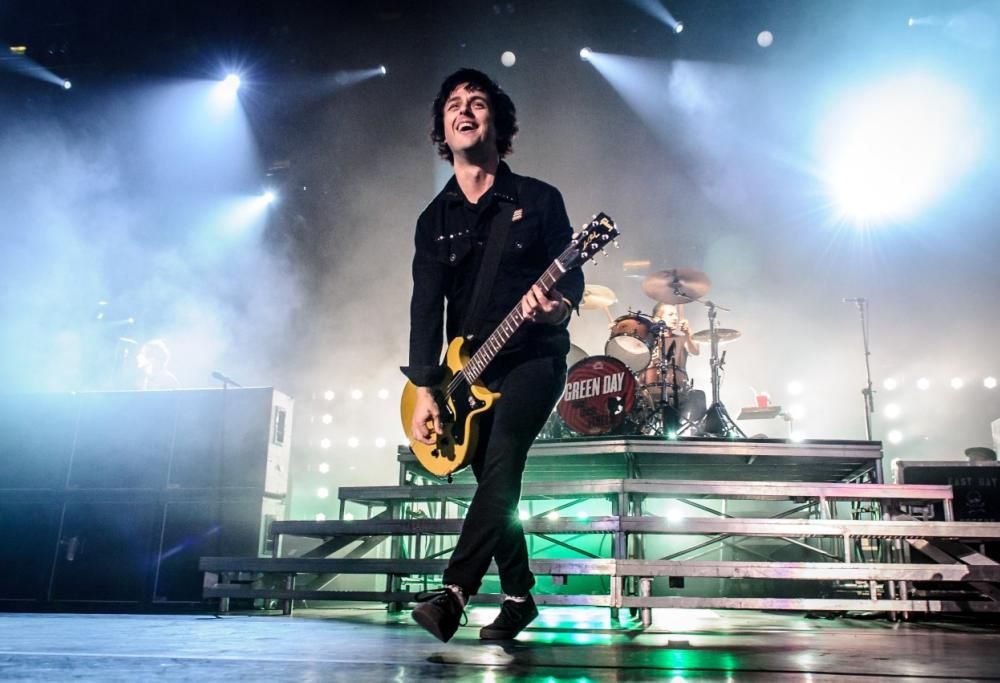 Green Day, Billie Joe Armstrong pubblica un nuovo brano registrato in quarantena. Ascolta qui "Not That Way Anymore"