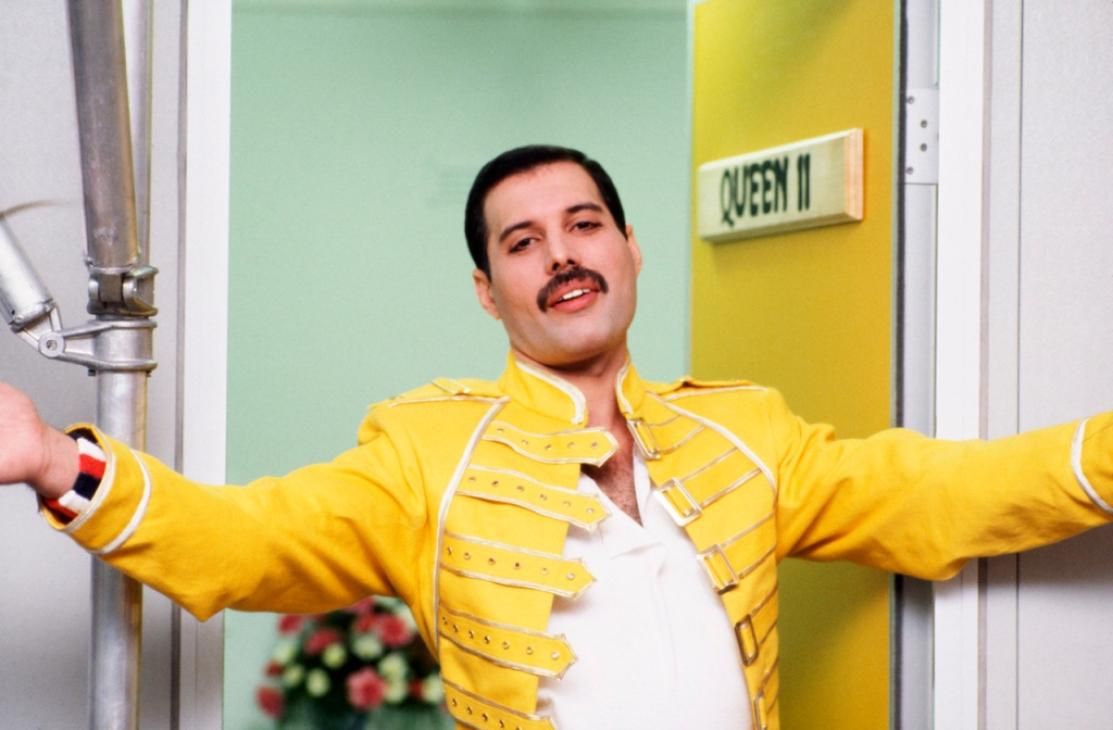 Queen: quella volta che Freddie Mercury organizzò il party più selvaggio e sfrenato di sempre. Il racconto