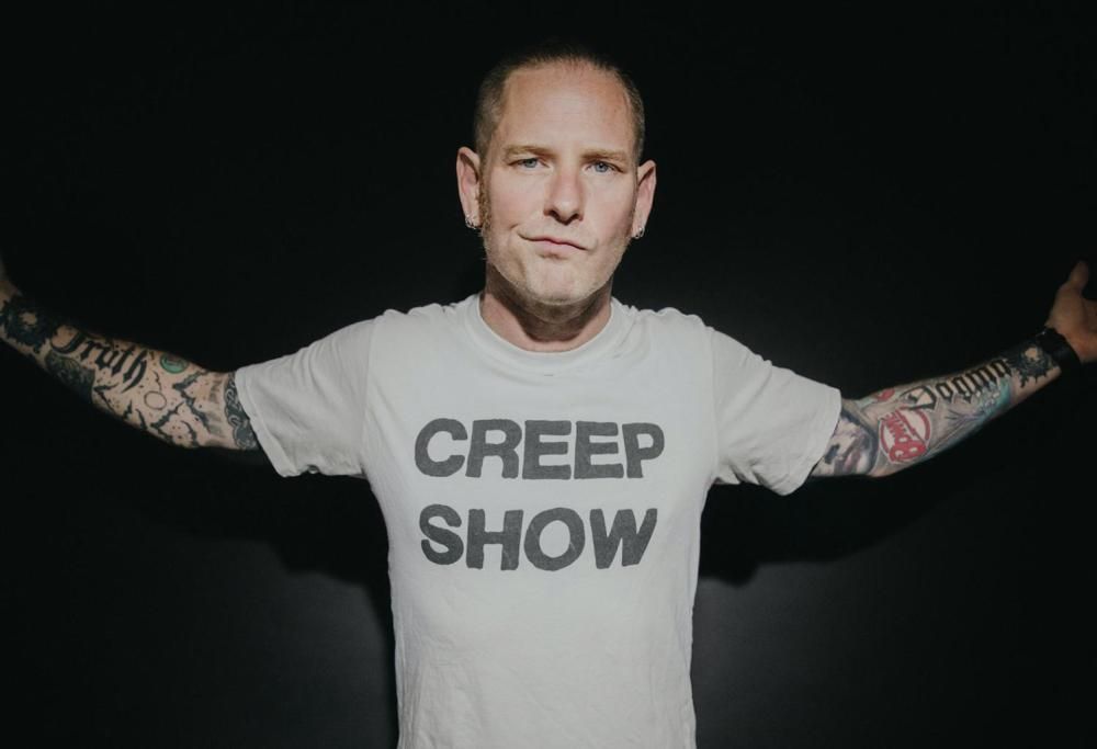 Corey Taylor pubblica la versione acustica di Black Eyes Blue. Ascoltala qui