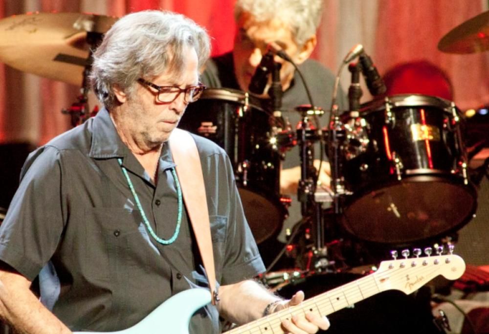 Eric Clapton ha pubblicato Stand And Deliver, la nuova canzone "anti-lockdown". I proventi in beneficenza per i musicisti in difficoltà