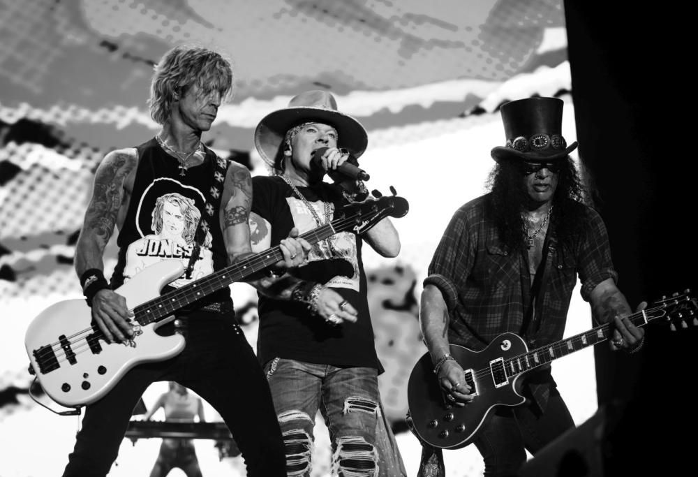 I Guns N' Roses hanno suonato il nuovo singolo "Hard Skool" per la prima volta dal vivo. Guarda il video