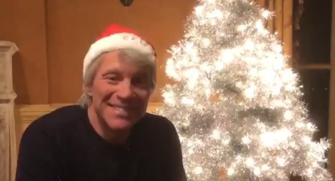 Jon Bon Jovi racconta la storia del regalo di Natale più bello della sua vita: la sua prima chitarra