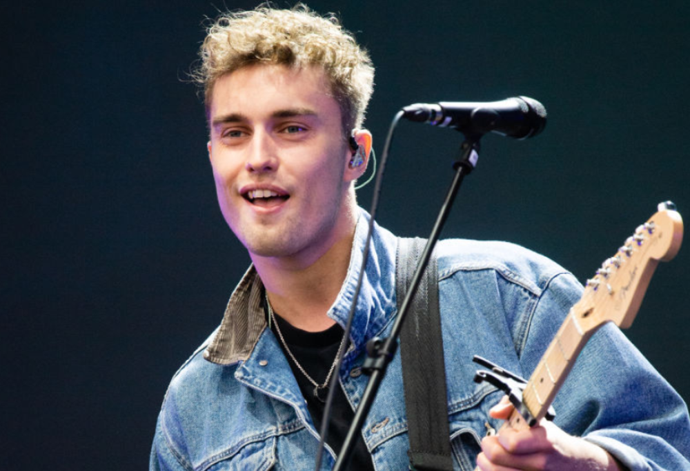 Sam Fender, pubblicato il nuovo inedito Little Bull Of Blithe: "È dedicato a mia nonna scomparsa durante la registrazione del disco"