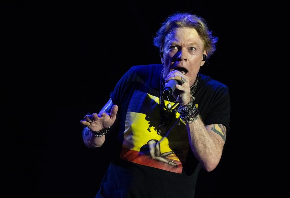 I Guns N' Roses hanno suonato per la prima volta "Human Being" dal vivo. Guarda il video e la scaletta del nuovo tour