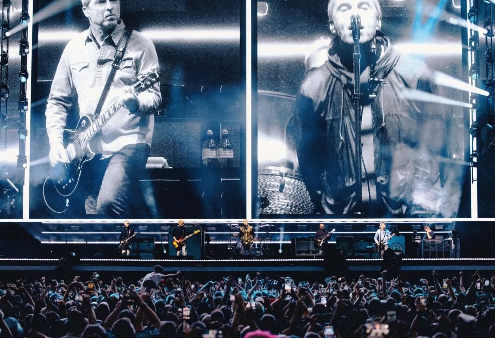 Gli Oasis hanno pubblicato la versione ufficiale di Slide Away registrata durante il concerto reunion di Cardiff del 4 luglio 2025
