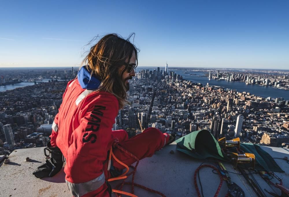 Thirty Seconds To Mars: Jared Leto ha scalato l’Empire State Building di New York! Guarda le foto e i video