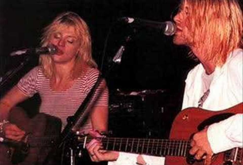 La storia dell'unica volta in cui Kurt Cobain ha suonato con Courtney Love