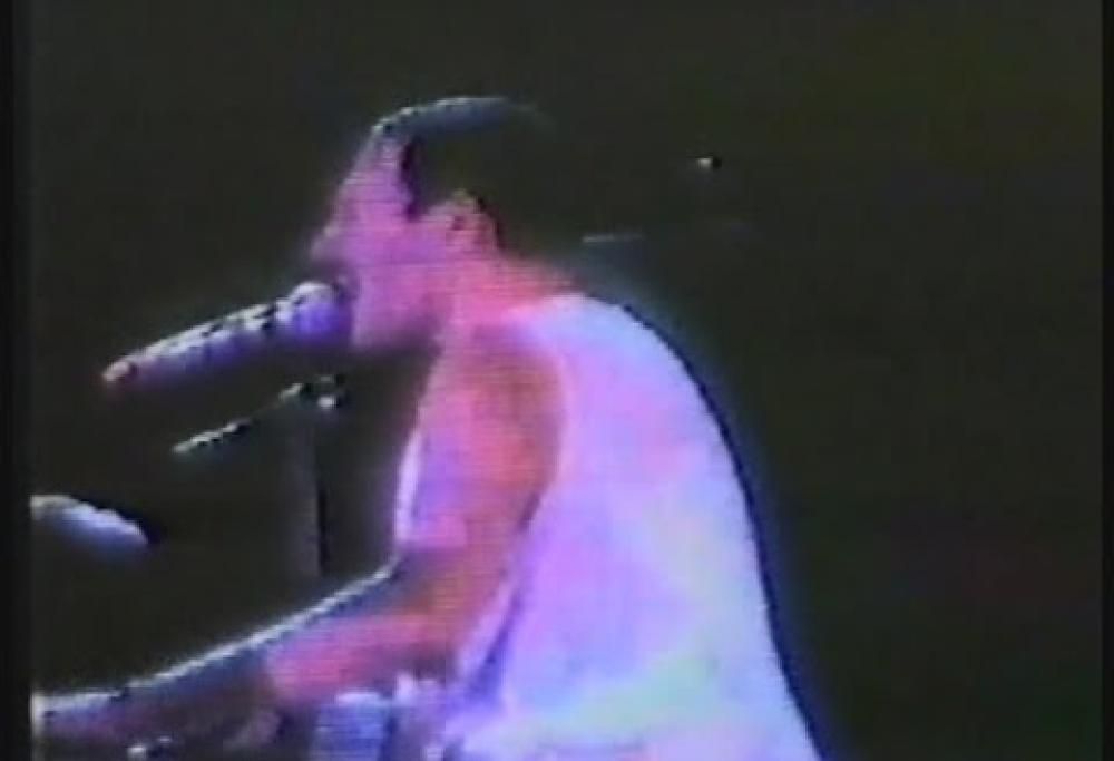 Queen - Bohemian Rhapsody (Live at Knebworth)