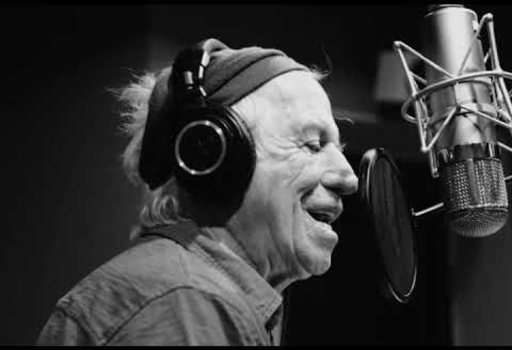 The Rolling Stones, Keith Richards ha registrato "I'm Waiting for the Man" in tributo a Lou Reed. Ascoltala qui e guarda il video
