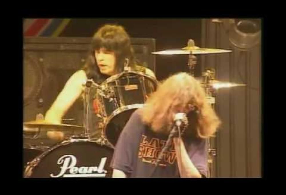 Ramones - I Wanna Be Sedated (live in Buenos Aires 1996)