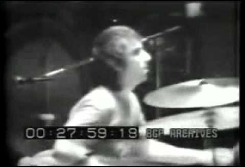 The Who, quella volta che Keith Moon collassò sul palco dopo aver assunto sonnifero per cavalli offerto dai fan. Guarda il video