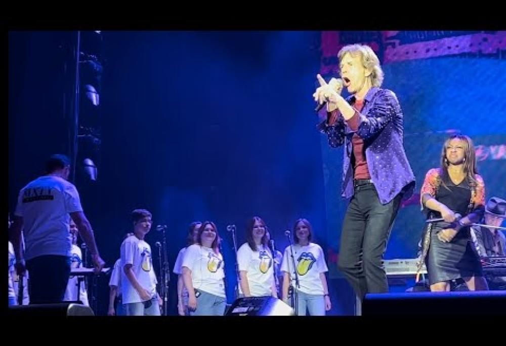 I Rolling Stones suonano You Can’t Always Get What You Want con un coro di ragazzi ucraini. Guarda il video