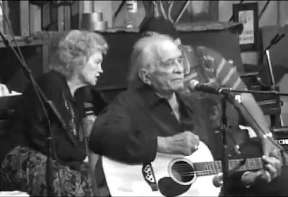 L'ultima esibizione di Johnny Cash, la storia del suo toccante e sofferto ultimo concerto. Guarda il video integrale