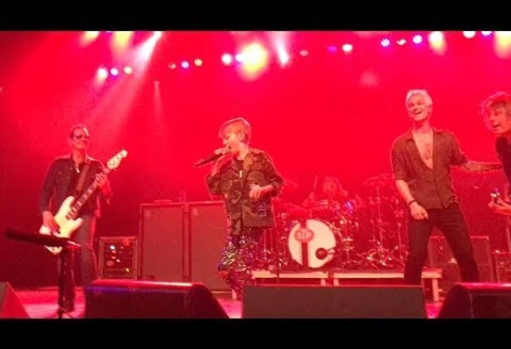 Stone Temple Pilots: un bambino di 9 anni sale sul palco e canta “Dead and Bloated! Guarda il video