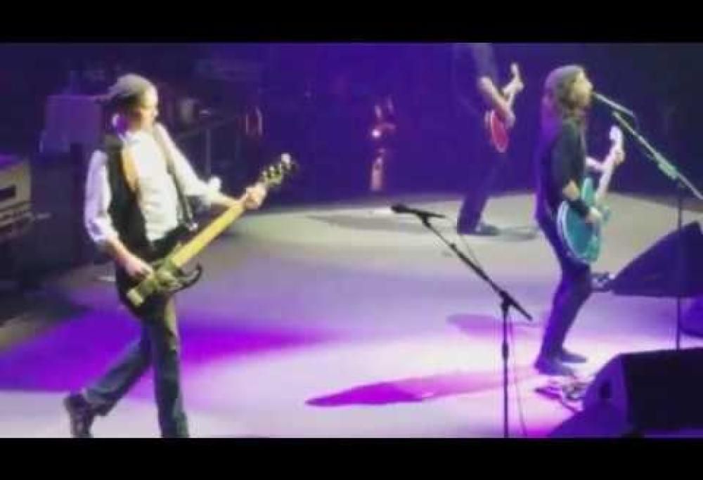 La reunion dei Nirvana sul palco dei Foo Fighters in Oregon. Guarda il video