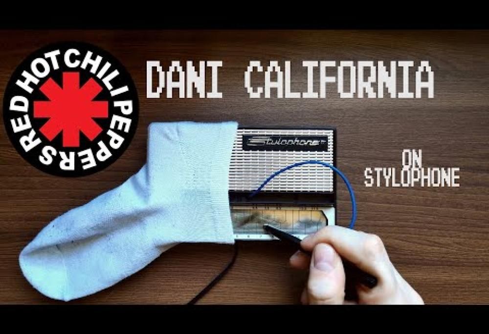 Red Hot Chili Peppers: la versione di "Dani California" suonata con lo stilofono! Ascoltala qui