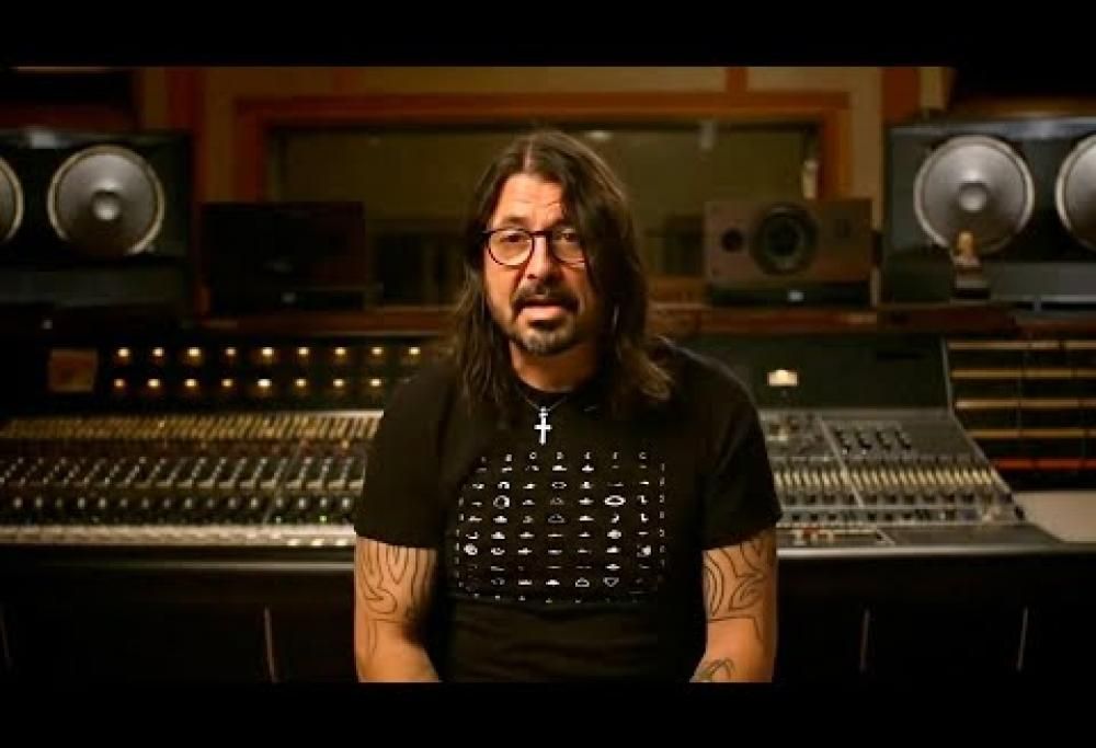 I Foo Fighters hanno presentato ufficialmente il nuovo batterista Ilan Rubin con un ironico video creato con l'AI