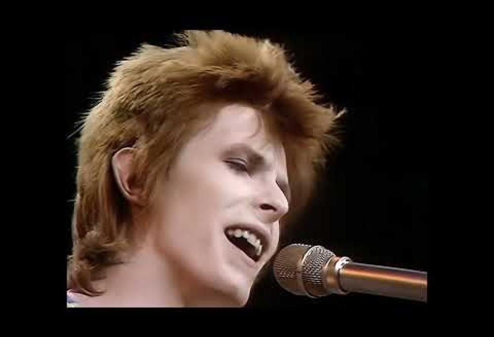 David Bowie, pubblicata la versione restaurata del video di Starman per i 50 anni. Guardalo qui e scopri la storia