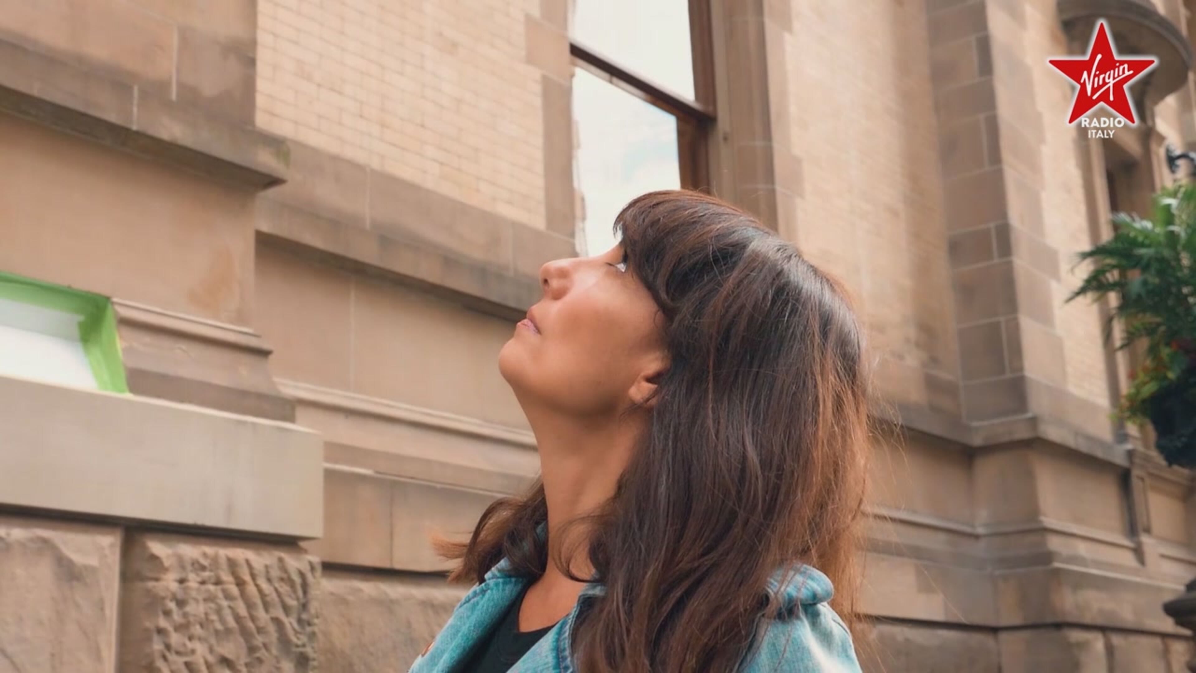 John Lennon, l’omaggio di Virgin Radio al Dakota Building di New York. Con Paola Maugeri