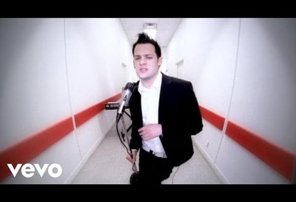 Good Charlotte - I Don't Wanna Be In Love (Dance Floor Anthem)