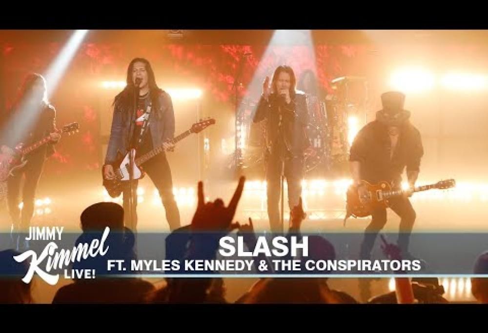Slash torna sul palco con Myles Kennedy & The Conspirators da Jimmy Kimmel. Guarda il video del live e l'intervista