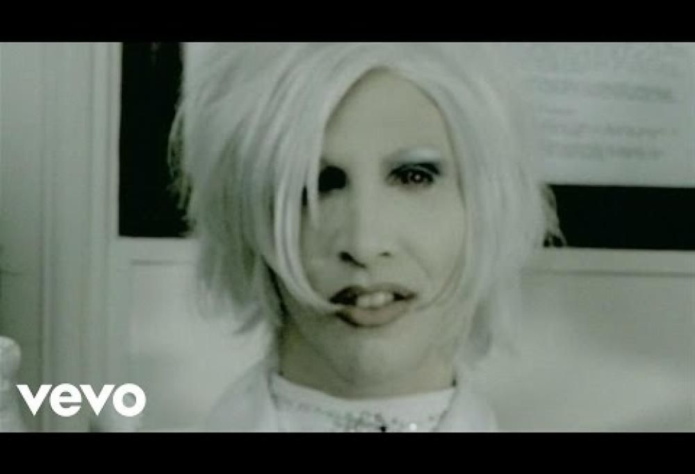 Marilyn Manson - I Don't Like The Drugs (But The Drugs Like Me)